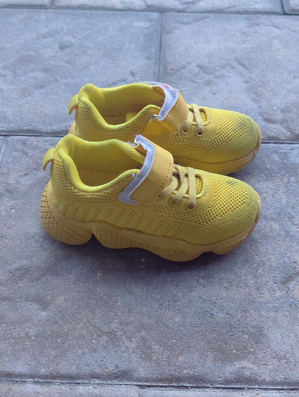 Kids Yellow Athletic Sneakers with Hook-and-Loop Strap Size 9